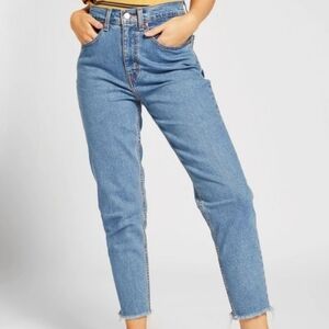 Levi's Premium High Rise Mom Jean Light Wash Blue US 26